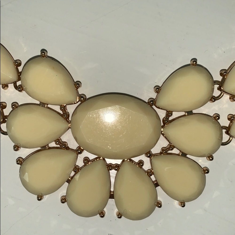 white statement necklace - Picture 2 of 3